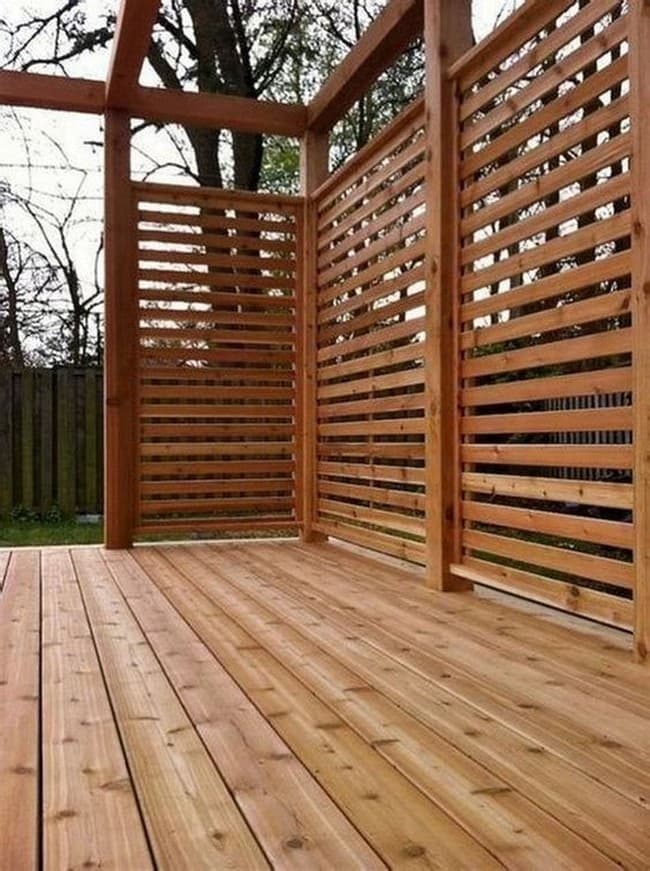 Деликатно закрываемся во дворе от чужих глаз : 60 идей деревянной ширмы для дома и дачи