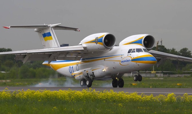 Гройсман радуется: Казахстан купил украинский самолет за 15 миллионов долларов