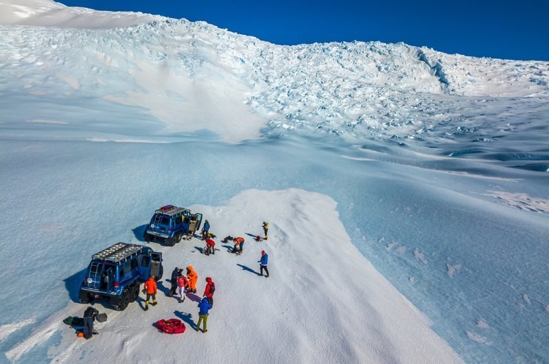 К леднику группу доставляют на таком транспорте антарктида, интересно, пик Винсона, путешествие, скалолазание, фотоотчет