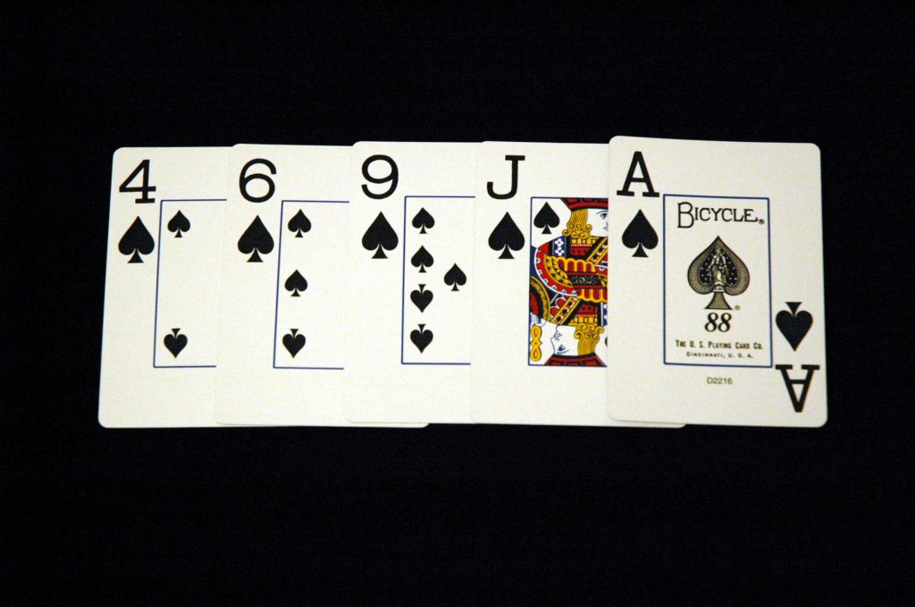 Флэш - пятая комбинация в покере