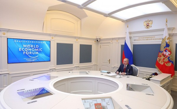 Владимир Путин: "Избежать перспективы, похожей на мрачную антиутопию"