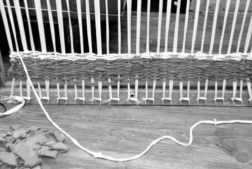 Плетем коврик в детскую по старинному методу... А я то думала, почему у бабушки такие красивые половички!