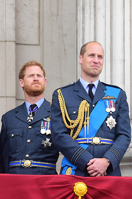 СМИ: принц Уильям выселил принца Гарри и Меган Маркл из Кенсингтонского дворца после жалоб сотрудников Монархии
