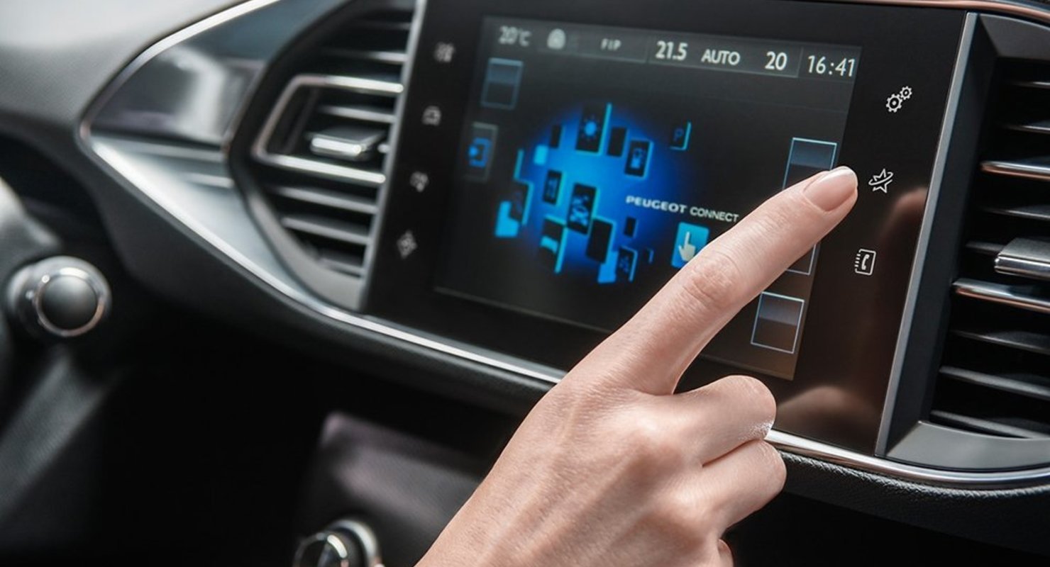 Жители России выступают за удешевление автомобилей путем отказа от современных опций