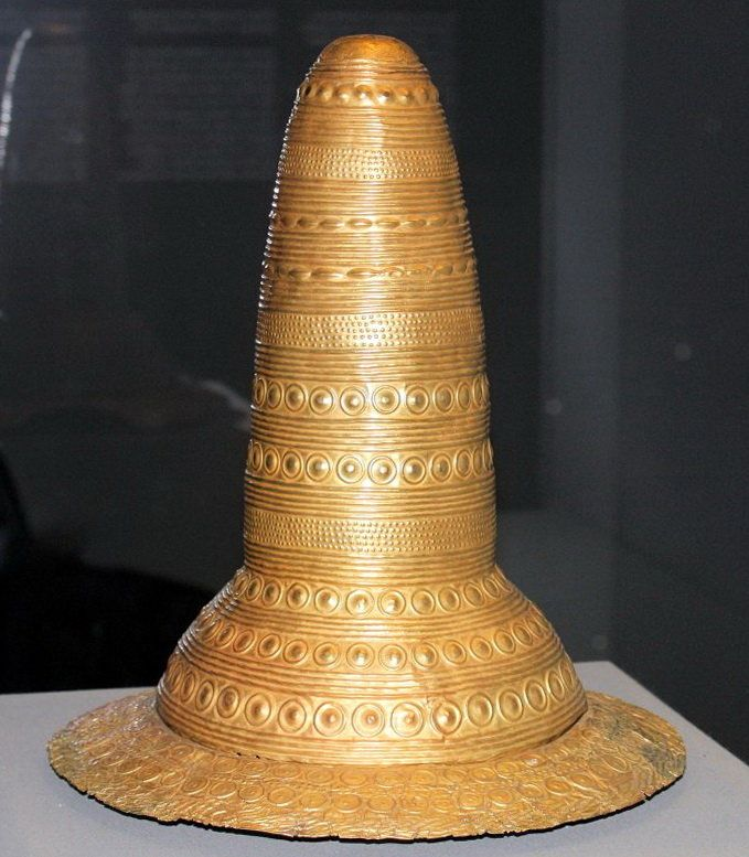 Бронзовый век: загадочные конусы из золота возрастом около 4000 лет