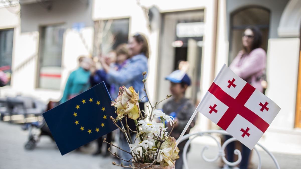 Брюссель в пролете: ЕС не в состоянии заменить Россию для Грузии