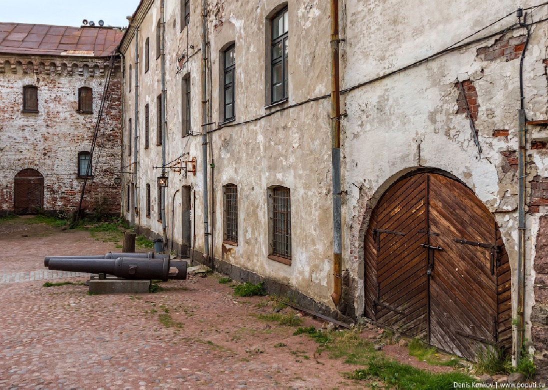 Выборгский замок внутри фото