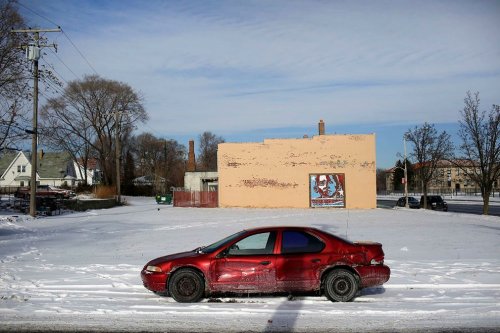 Ржавые и брошенные автомобили на улицах Детройта детройт, заброшенное