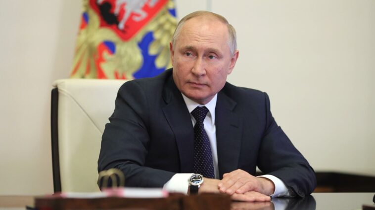Песков сообщил, что разговор Путина и Байдена запланирован поздно вечером 30 декабря