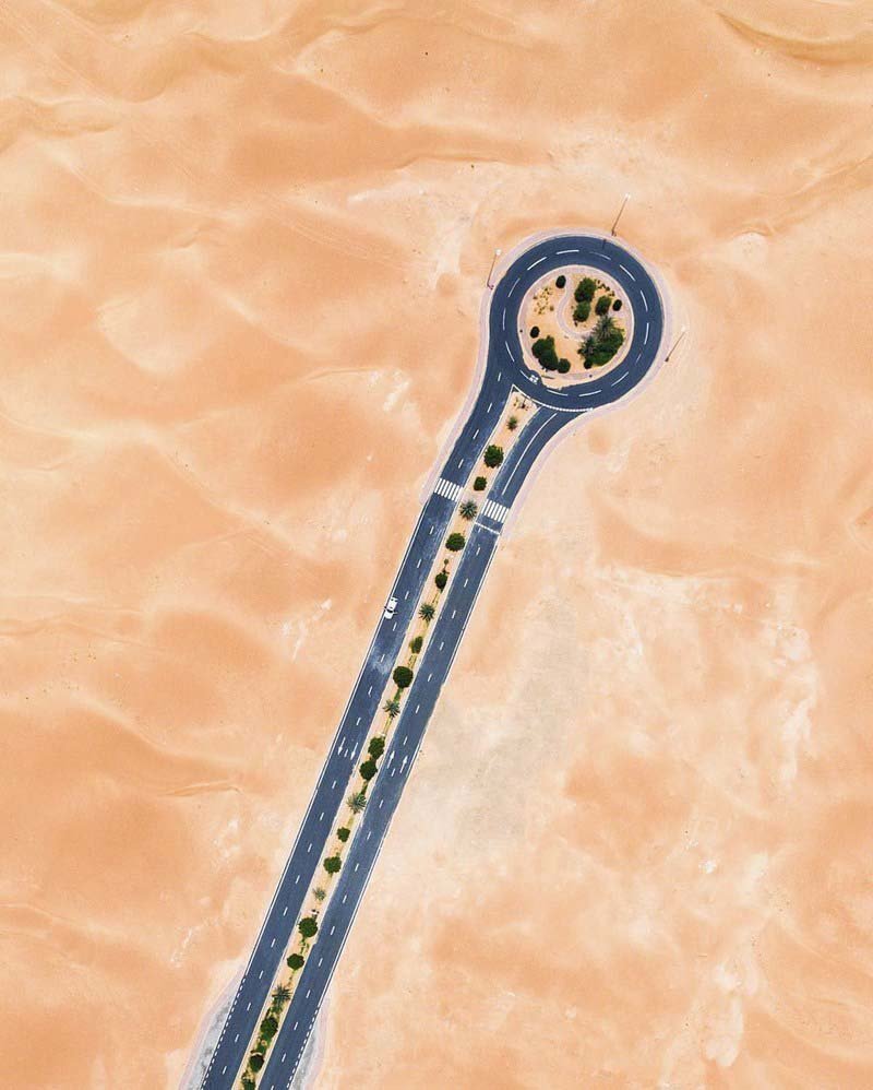 11. Эти дороги в пустыне действительно удивляют (ОАЭ) абу-даби, в мире, дубай, красота, природа, пустыня, фотограф