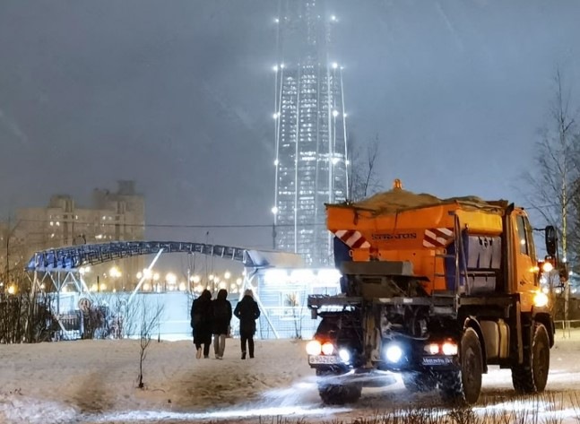 Непогода, снег и стужа не помеха местным службам 