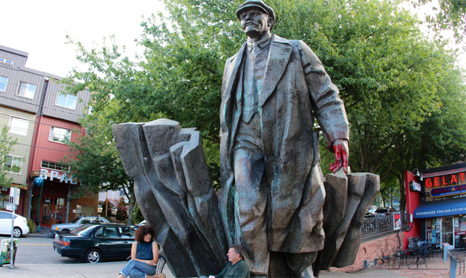 Мэр американского Сиэтла приравнял Ленина к рабовладельцам и призвал снести его памятник