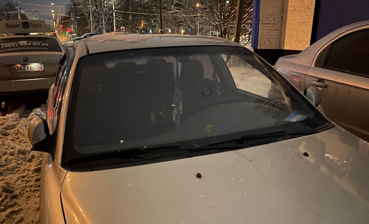Обратил внимание, что у соседа никогда не замерзает лобовое стекло на автомобиле. Рассказываю, как он этого добился