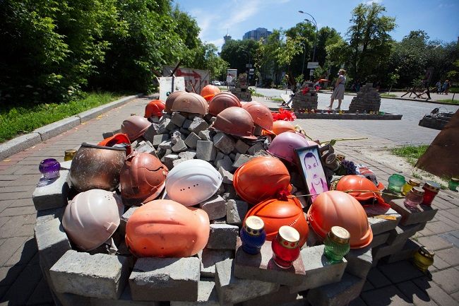 Из-за следственного эксперимента в Киеве покусились на «святое» — временно демонтируют монумент боевикам Майдана