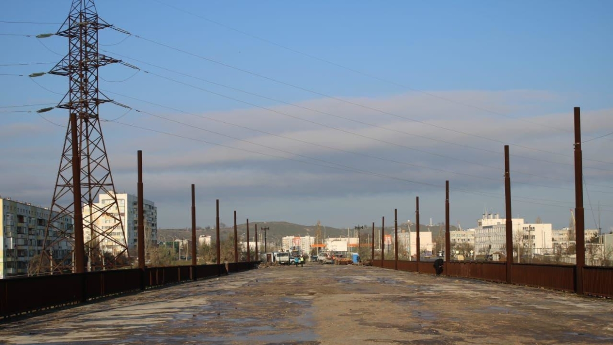 Возле Крымского моста строят новый путепровод