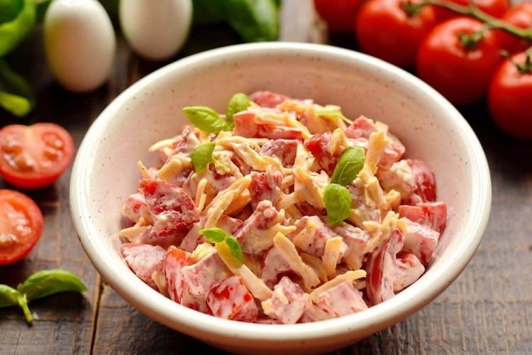 20 быстрых и вкусных салатов с сыром косичка косичка, перец, молотый, салат, сыром, косичку, черный, Салат, майонеза, Смешай, сольПриготовление Нарежь, вареных, огурца, куриных, нарежь, огурцы, смешай, масла, промой, посоли