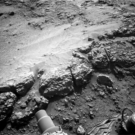 Curiosity преодолевает препятствия на пути к вершине горы Шарп и обнаруживает новые геологические формации