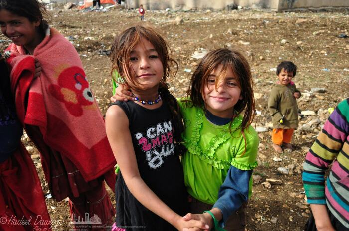 Цыганские девочки из Иордании. Амулет «глаз Фатимы». / Фото: https://ru-ru.facebook.com/