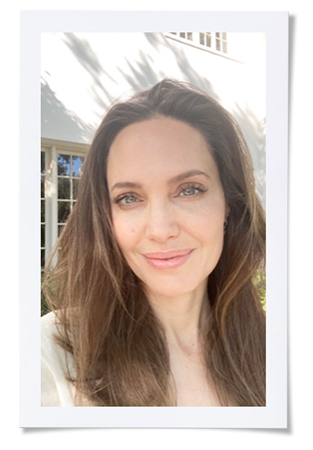 Анджелина Джоли рассказала, как проходит ее изоляция с 6 детьми, и поделилась редкими семейными кадрами Звезды,Интервью