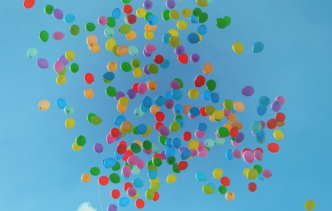 Это опасно: почему краснодарским выпускникам не советуют запускать воздушные шары, рассказали экологи