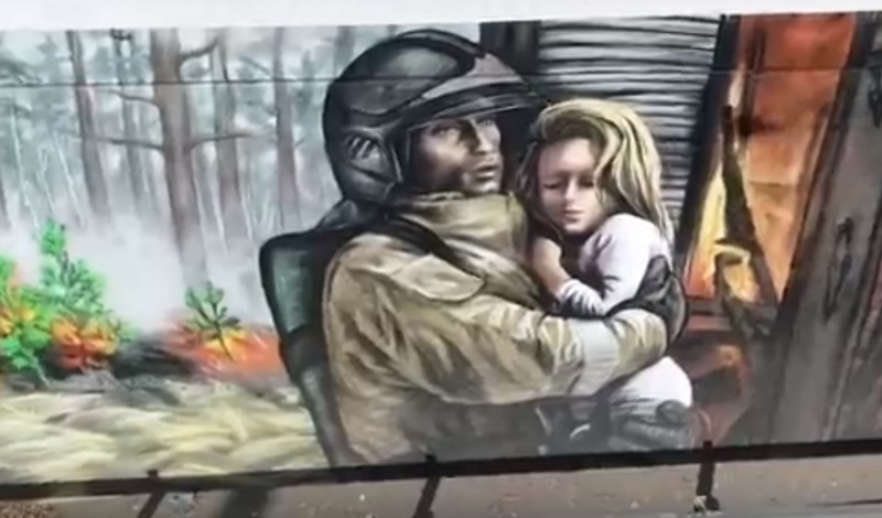 Появилось видео создания в Нижнем Новгороде граффити, посвященного сотрудникам МЧС