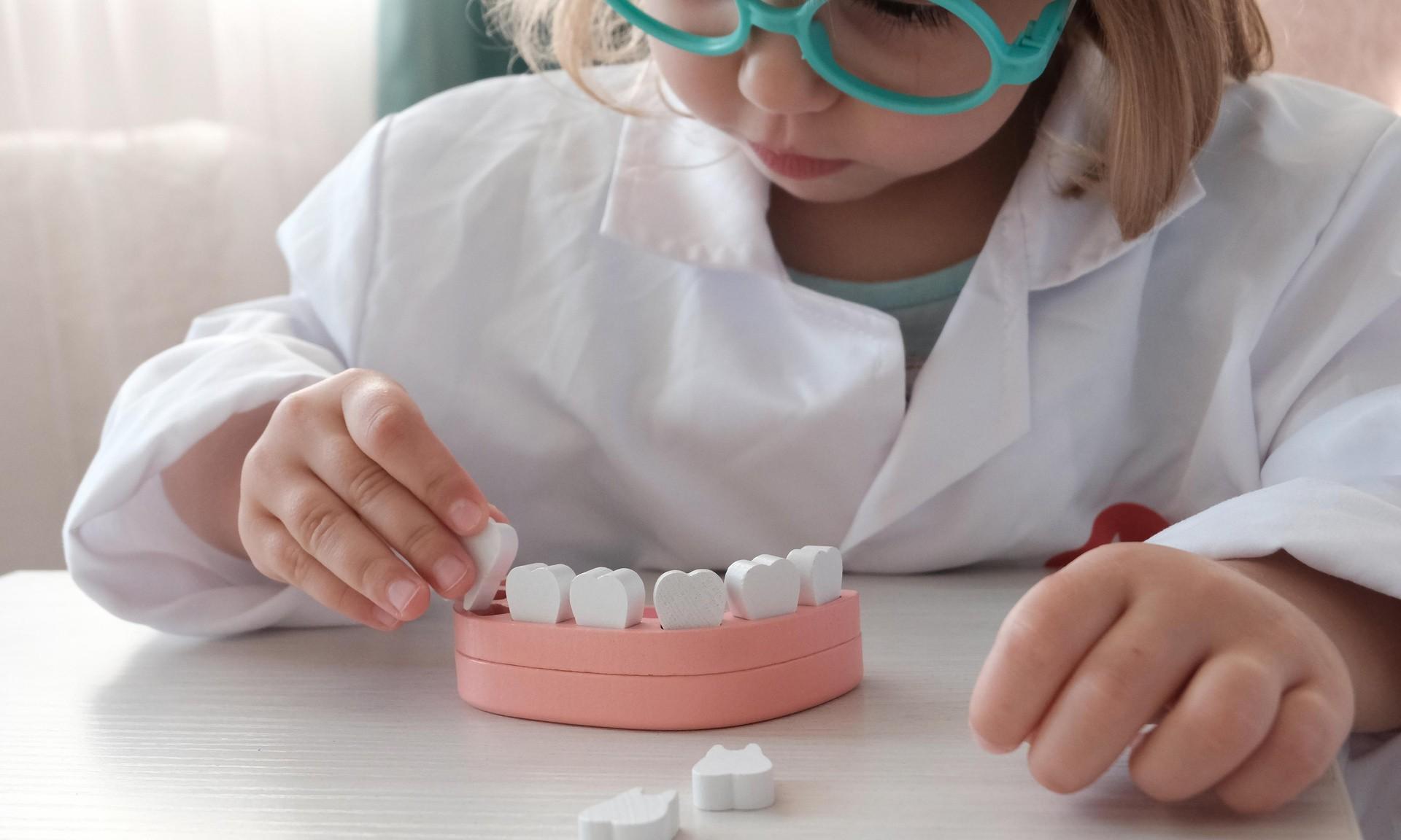 «Открой рот, а то доктор укол сделает»: что нельзя говорить и делать перед походом к стоматологу