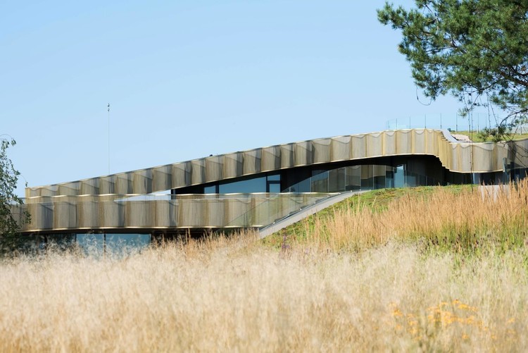 Необычная архитектура дома в сельской местности на берегу Москвы-реки Необычная архитектура дома в сельской местности на берегу Москвы-реки архитектура,Путешествия,фото