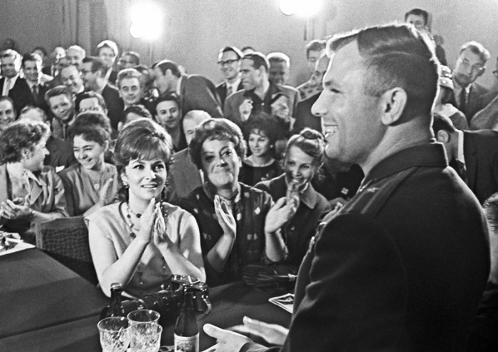 20 фотографий из жизни Юрия Гагарина - первого космонавта планеты Земля гагарин