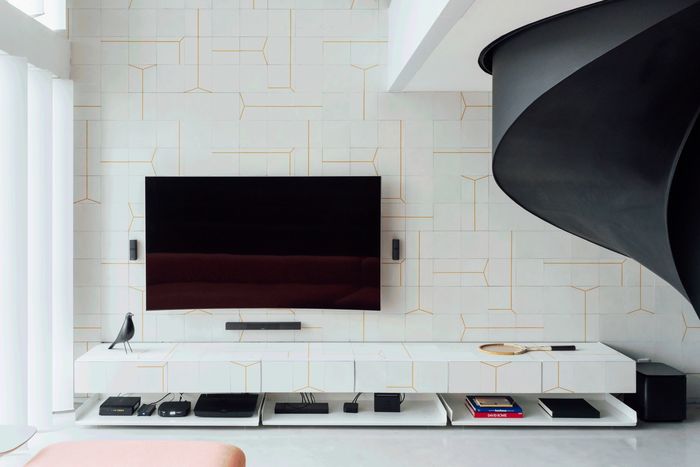 Очень стильный лофт с невероятной черной лестницей интерьер и дизайн