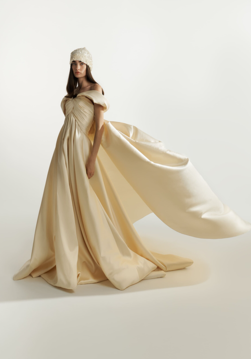 Valentin Yudashkin: Смелые силуэты и многоликий белый в новой свадебной коллекции