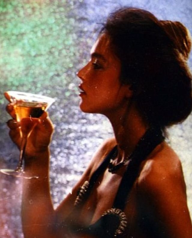 Потрясающие фотографии молодой Моники Белуччи в 1980-х годах Итальянская, стала, женщин, красивых, самых, одной, считается, фильмах, голливудских, французских, итальянских, снималась, актрисой, затем, актриса, Gabbana, Dolce, модели, качестве, карьеру