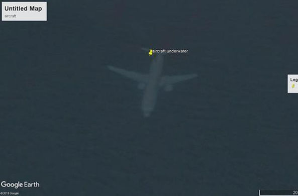 Энтузиаст обнаружил затонувший самолет на картах Google Earth