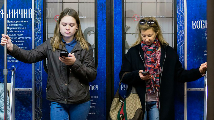 Зарплату получат за вас: Смартфон работает на мошенников