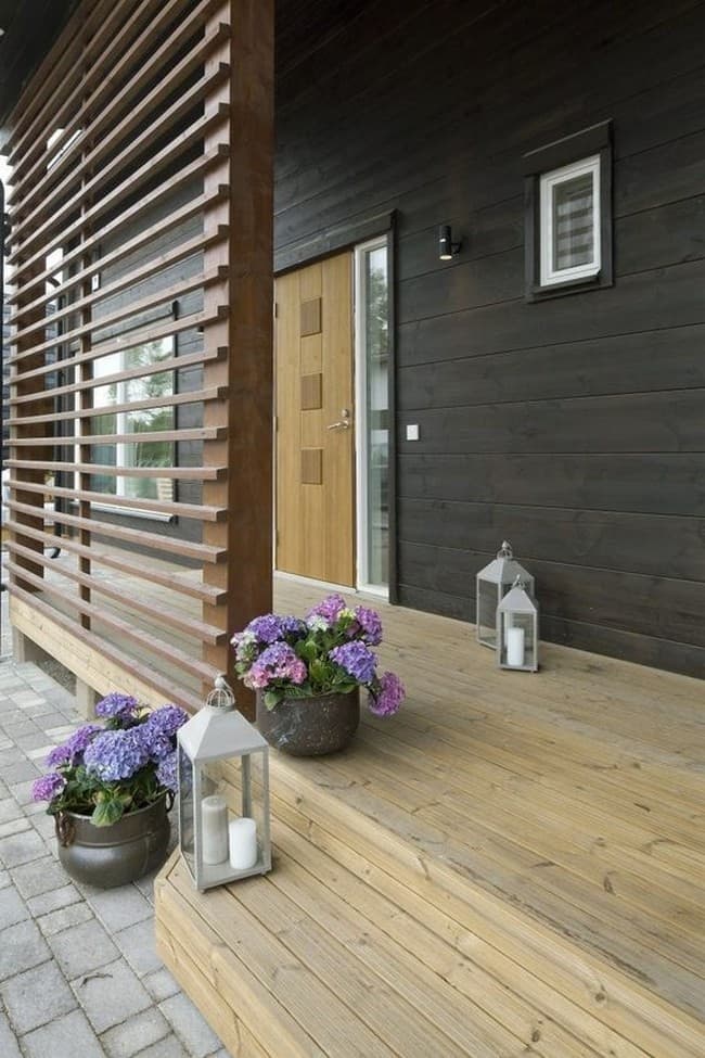 Деликатно закрываемся во дворе от чужих глаз : 60 идей деревянной ширмы для дома и дачи