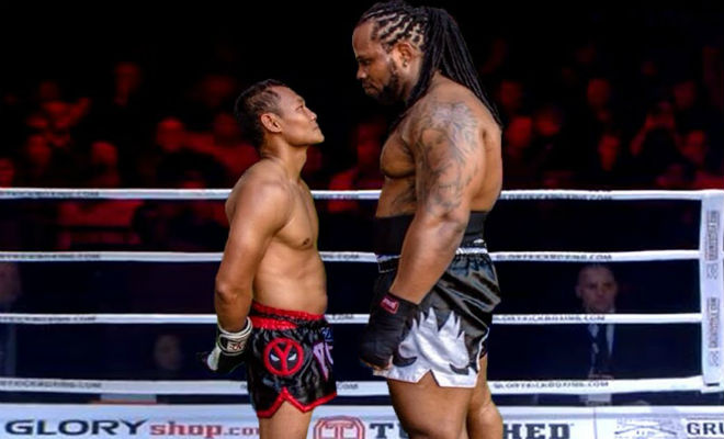 Мастер тайского бокса вышел на ринг к кикбоксеру вдвое большего размера