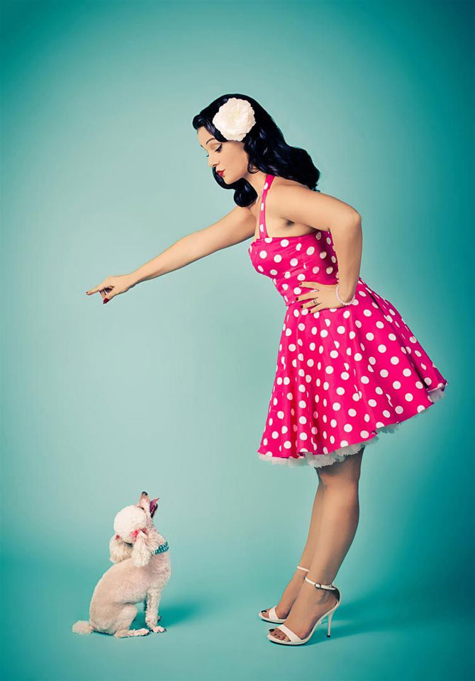 Model retro tinder girl