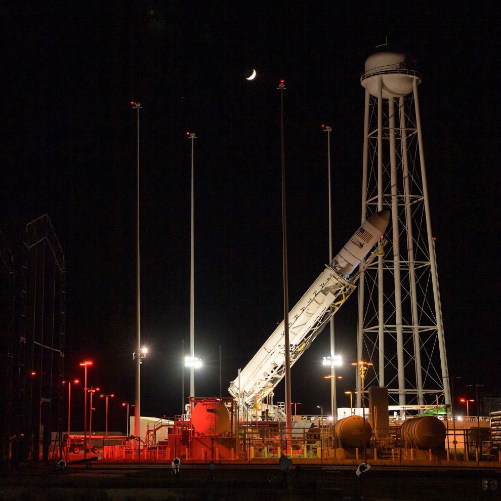 Старт американской ракеты Antares