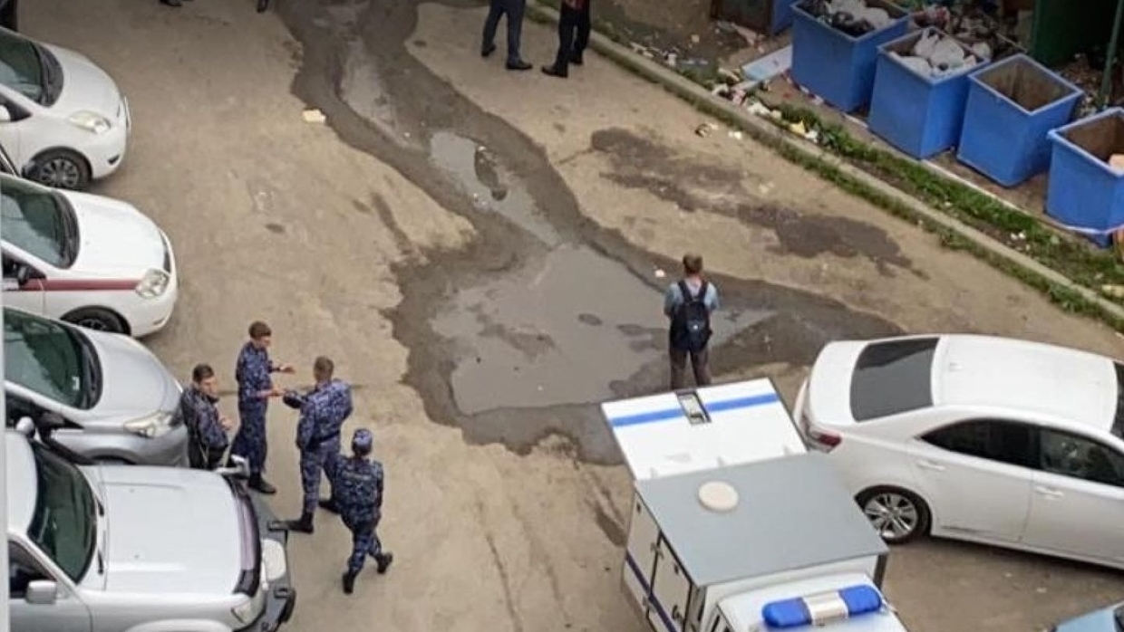 Житель Владивостока нашел в мусорке медвежью лапу и принял ее за человеческую ногу