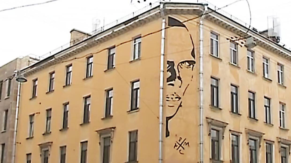 Граффити с Хармсом на доме в центре Петербурга исчезнет в течение месяца