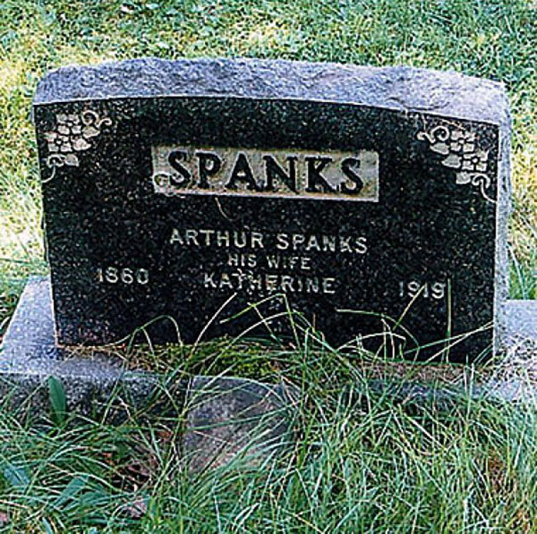 15. "Спэнки. Артур шлепает свою жену Кэтрин" кладбище, надгробие, надгробия, надгробные, надгробные надписи, остроумно, эпитафии