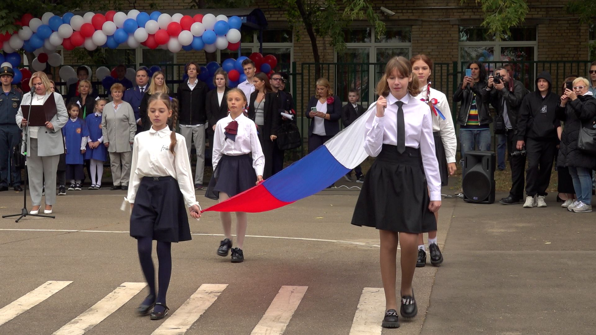 Московские первоклассники впервые сели за школьные парты Репортажи,ФАН-ТВ