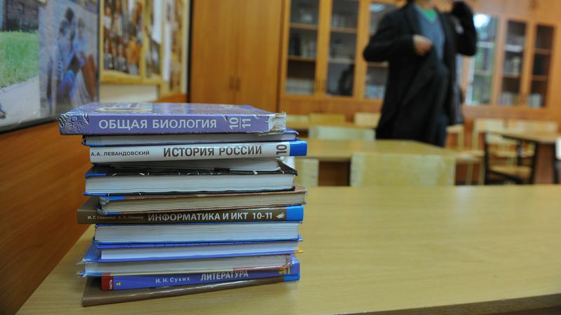 Школа по-сталински: почему родители хотят учить детей по советским учебникам?