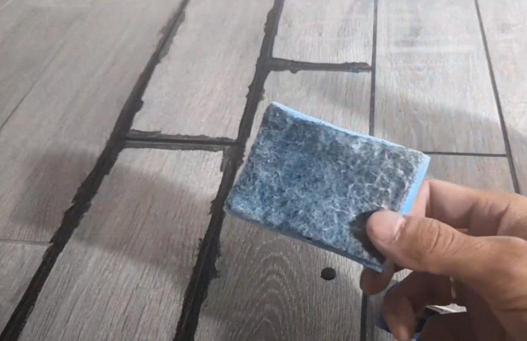 Как легко и быстро освежить затирку в межплиточных швах