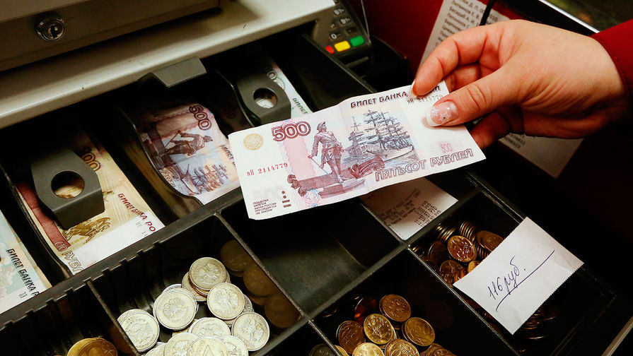 В России выросло число вакансий и средние зарплаты в сфере розницы