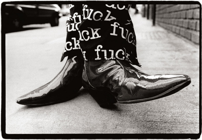 Брюки с надписью «fuck». США, Нью-Йорк, 1990 год. Автор: Amy Arbus.