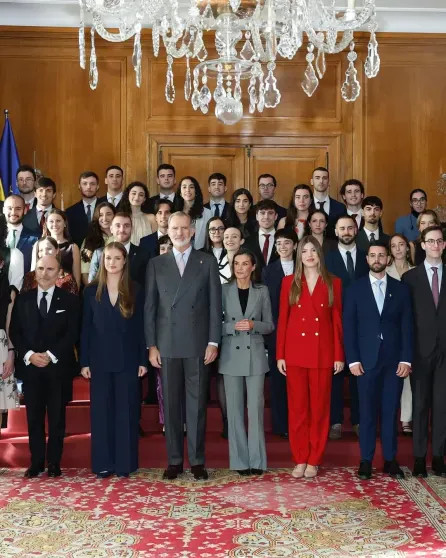 Королева Летиция с мужем и дочерьми