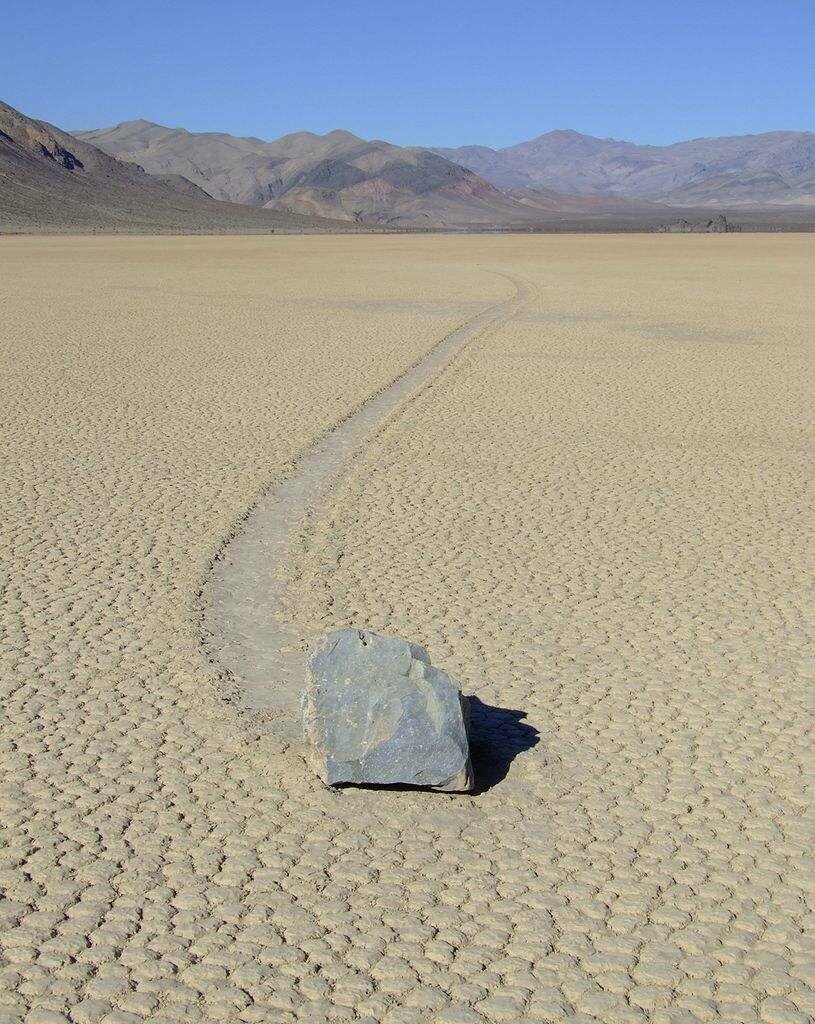 Самоходные камни в Долине Смерти в США камни,необычное,природа