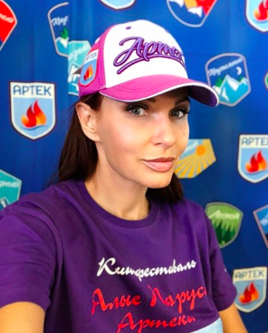 Известные жены, которые легли под нож пластического хирурга ради мужей Известные жены, которые легли под нож пластического хирурга ради мужей