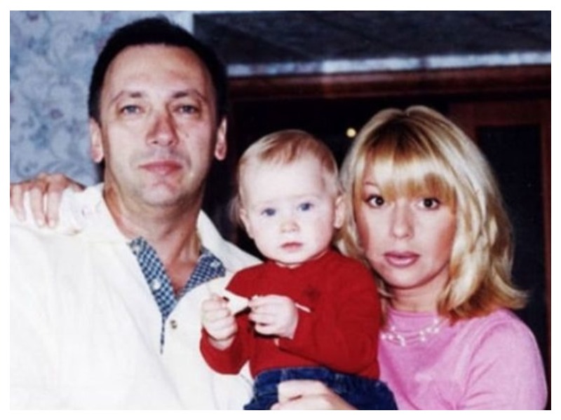 Алена Апина с мужем и дочкой | Darada