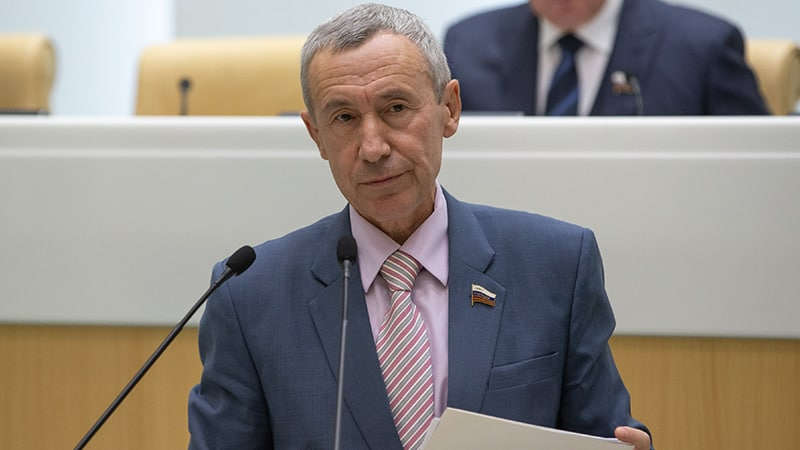 Сенатор Климов анонсировал обсуждение в Совфеде нарушений прав россиян за рубежом
